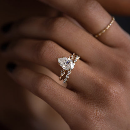Solitaire-Oval Lab Grown Diamond Engagement Ring