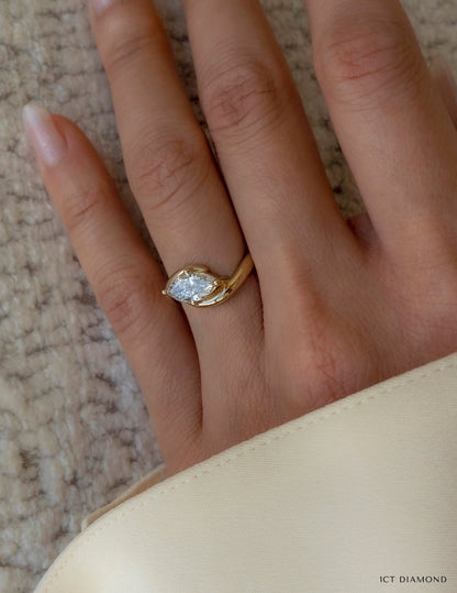 Solitaire-Oval Lab Grown Diamond Engagement Ring