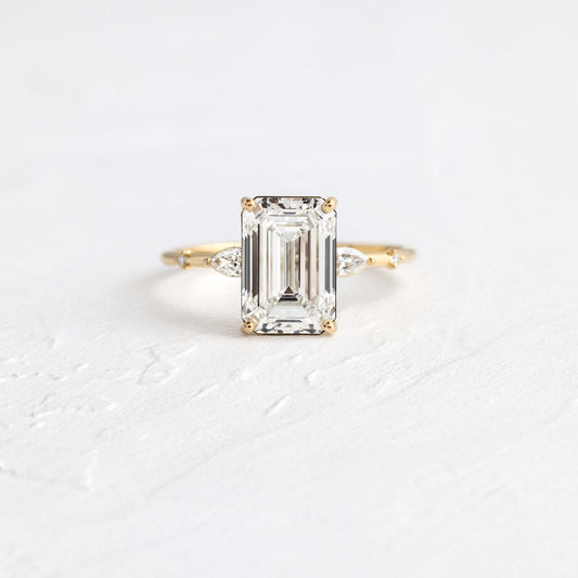 Solitaire-Oval Lab Grown Diamond Engagement Ring