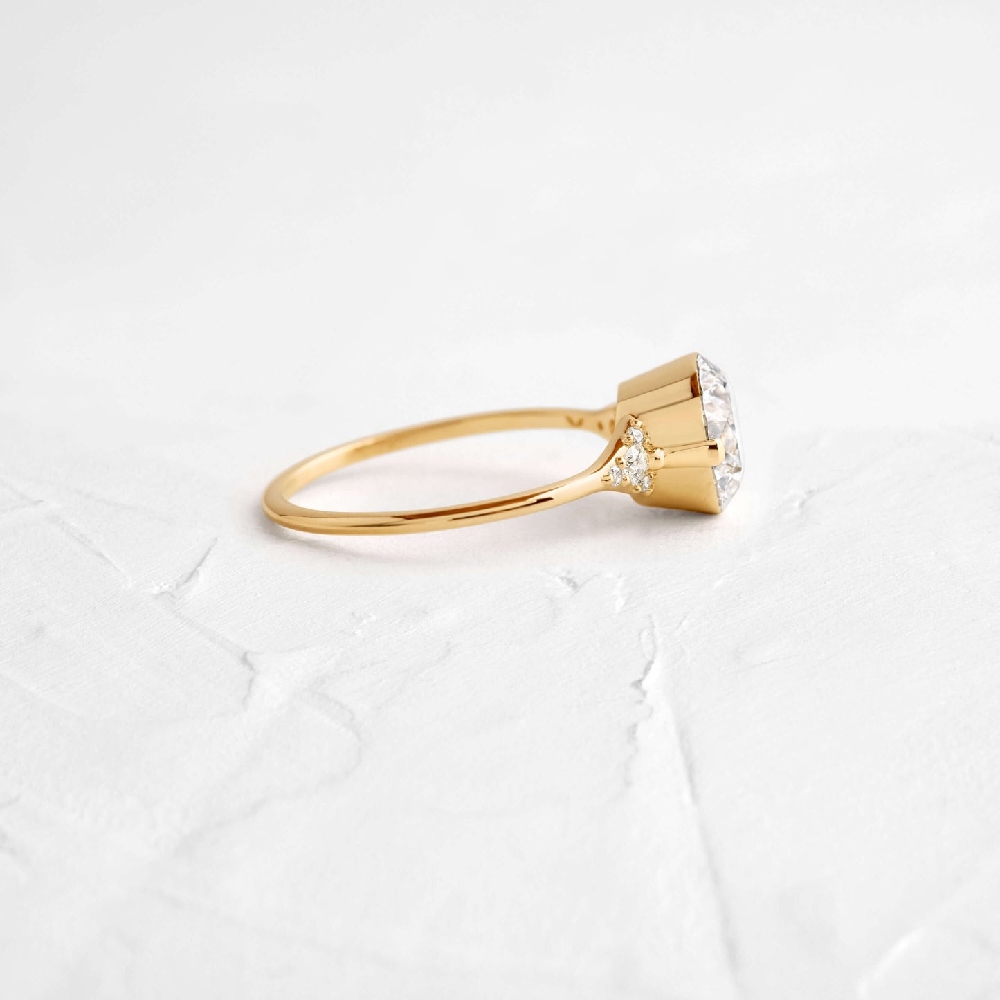 Solitaire-Oval Lab Grown Diamond Engagement Ring