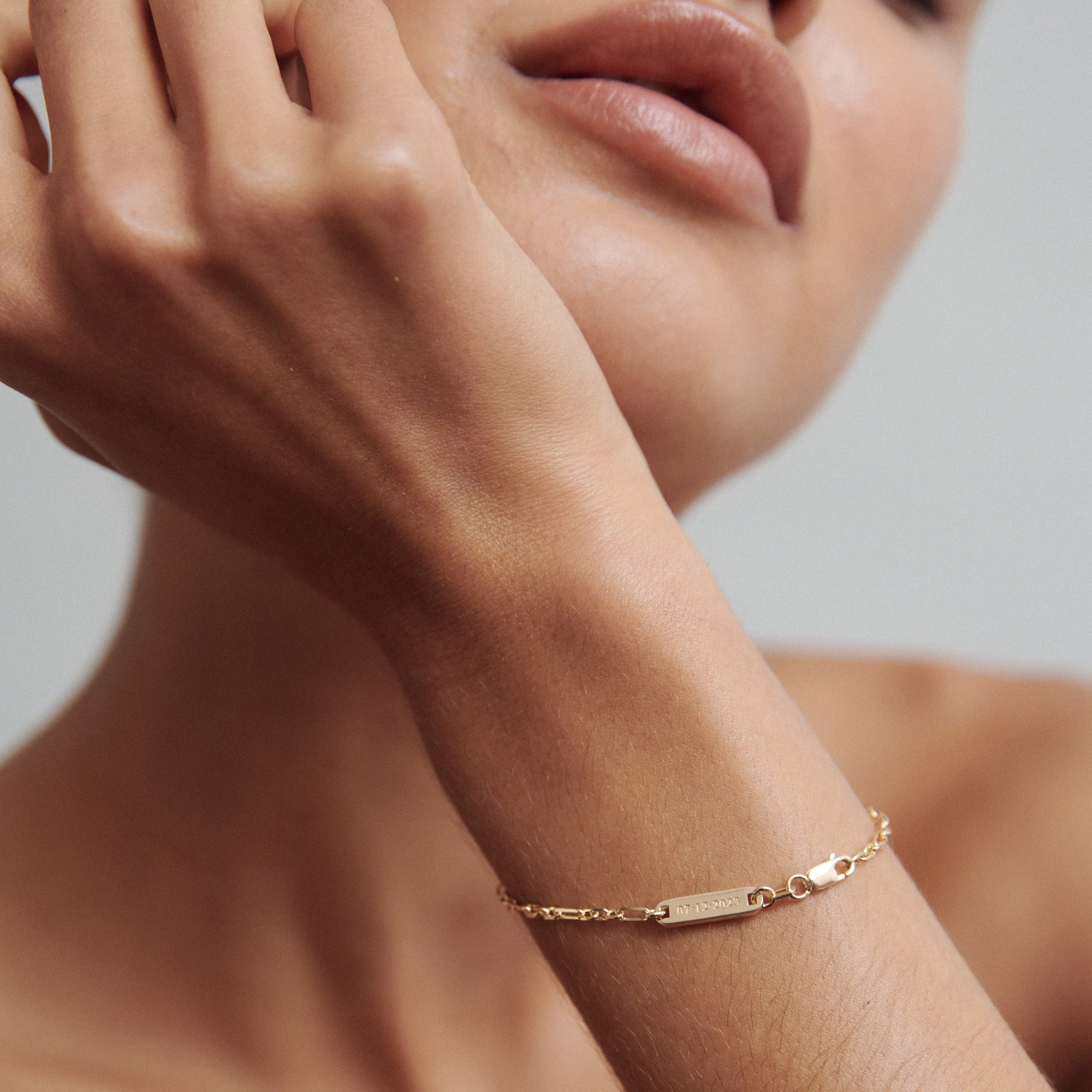 Elegant Gold Paper Clip Chain Bracelet 1