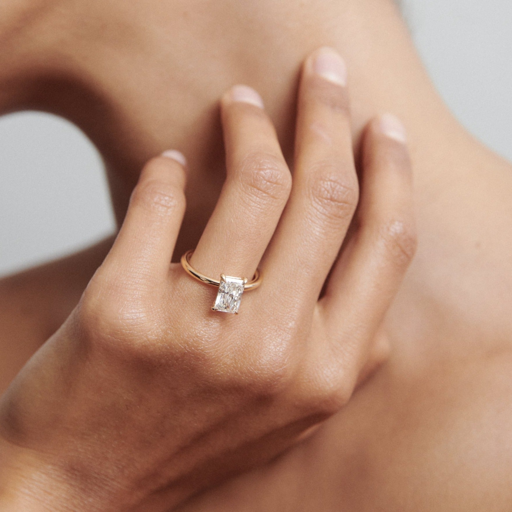 Radiant Elegance: 3.0 CT Lab-Grown Diamond Solitaire Ring