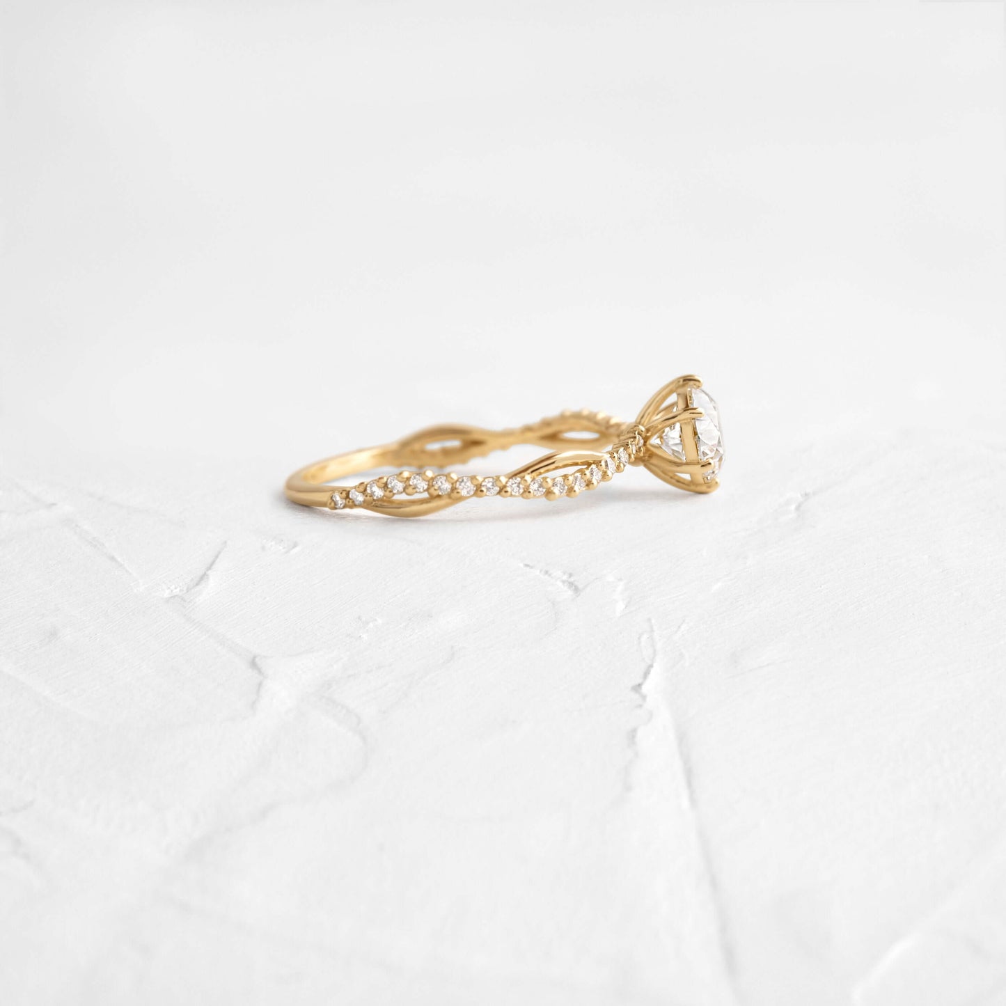 Solitaire-Oval Lab Grown Diamond Engagement Ring