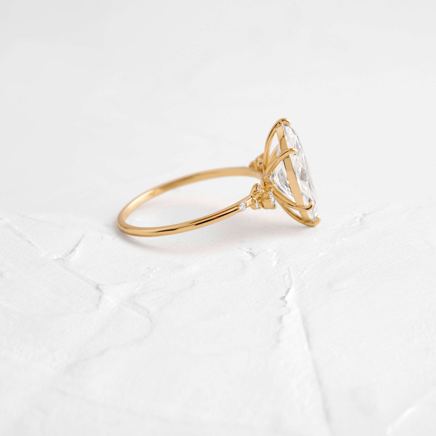 Solitaire-Oval Lab Grown Diamond Engagement Ring