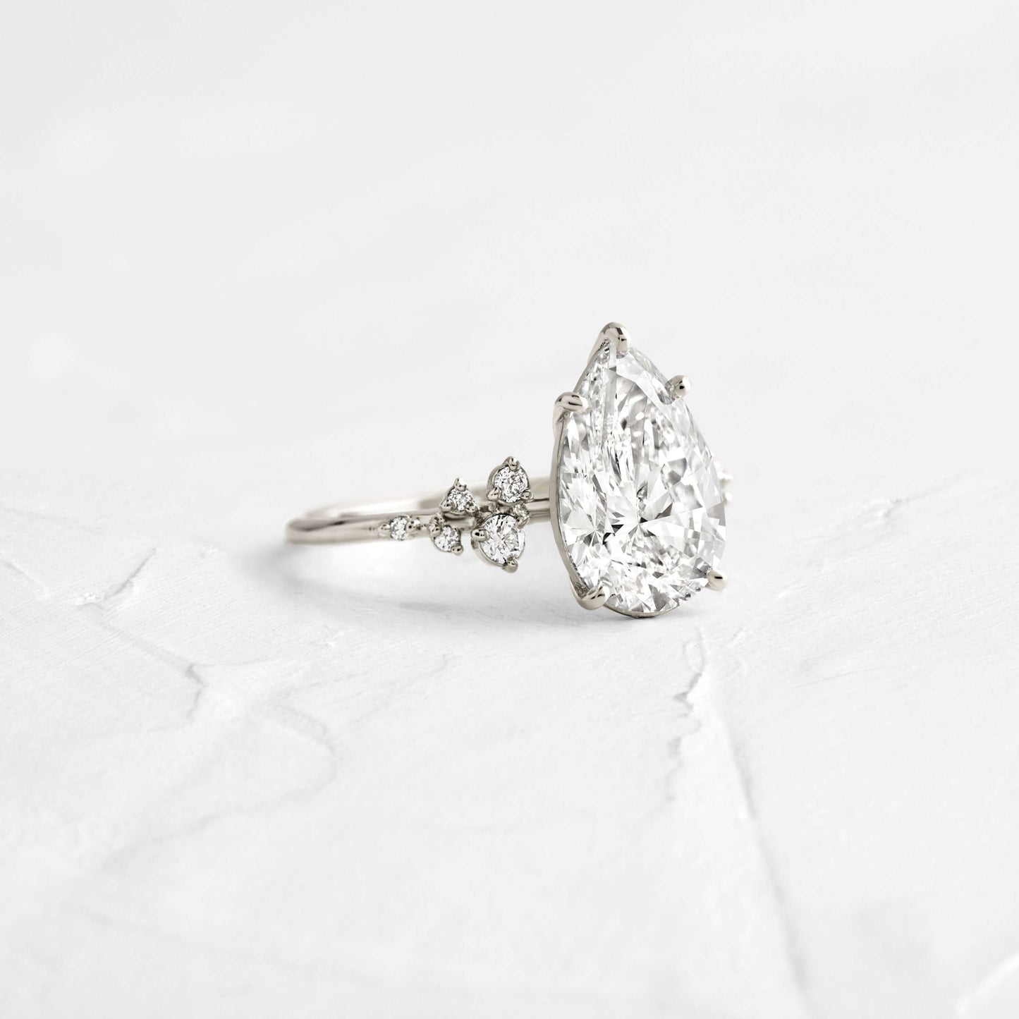Solitaire-Oval Lab Grown Diamond Engagement Ring