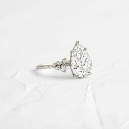 Solitaire-Oval Lab Grown Diamond Engagement Ring