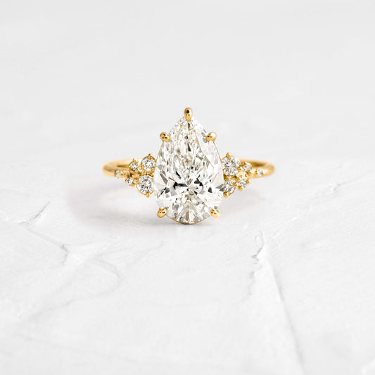 Solitaire-Oval Lab Grown Diamond Engagement Ring