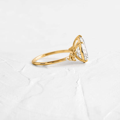 Solitaire-Oval Lab Grown Diamond Engagement Ring
