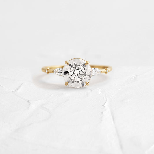 Solitaire-Oval Lab Grown Diamond Engagement Ring
