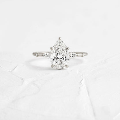 Solitaire-Oval Lab Grown Diamond Engagement Ring