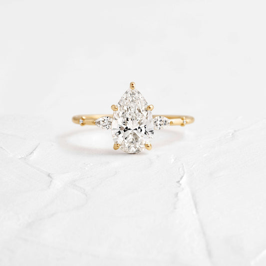 Solitaire-Oval Lab Grown Diamond Engagement Ring