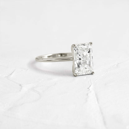 Solitaire-Oval Lab Grown Diamond Engagement Ring