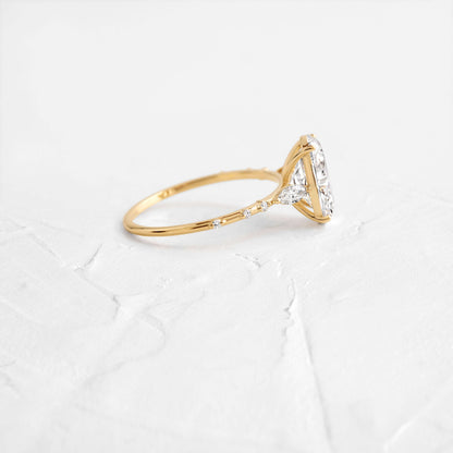 Solitaire-Oval Lab Grown Diamond Engagement Ring