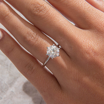 Solitaire-Round Lab Grown Diamond Engagement Ring