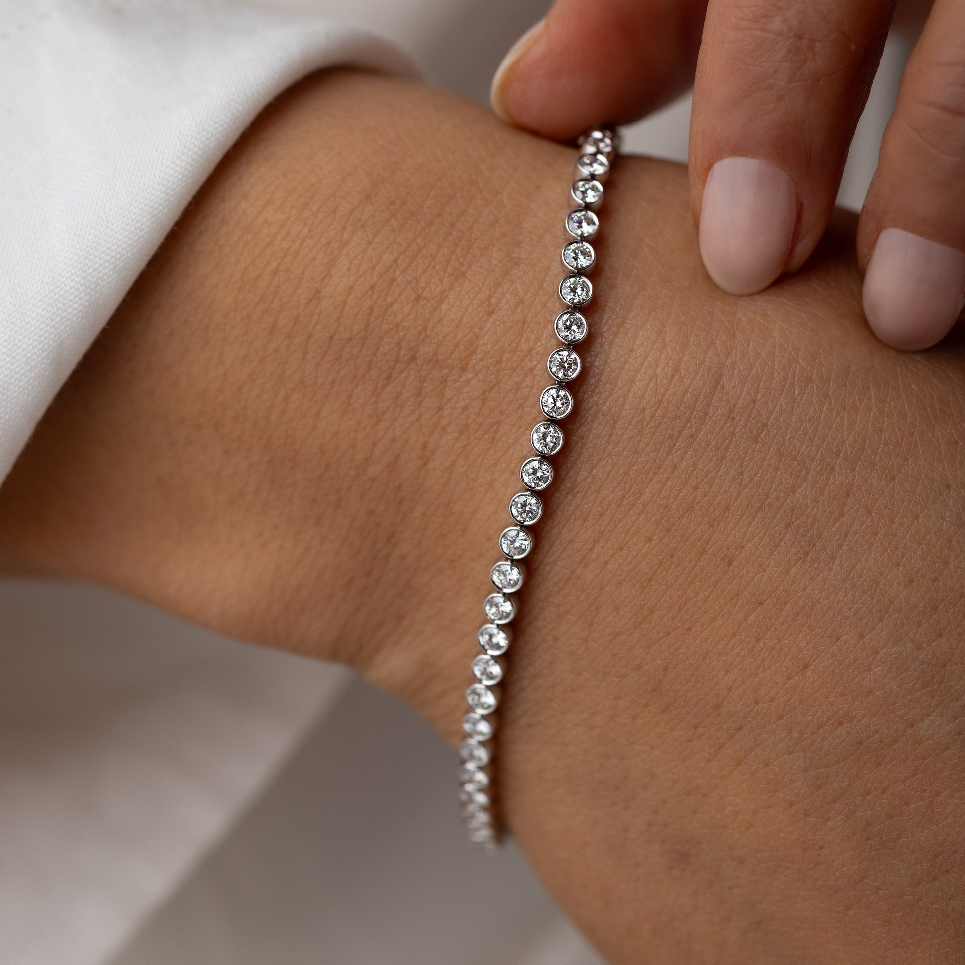 Solitaire Bezel-1.0 CT Oval Lab Grown Diamond Bracelets