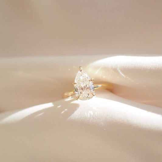Solitaire-Oval Lab Grown Diamond Engagement Ring