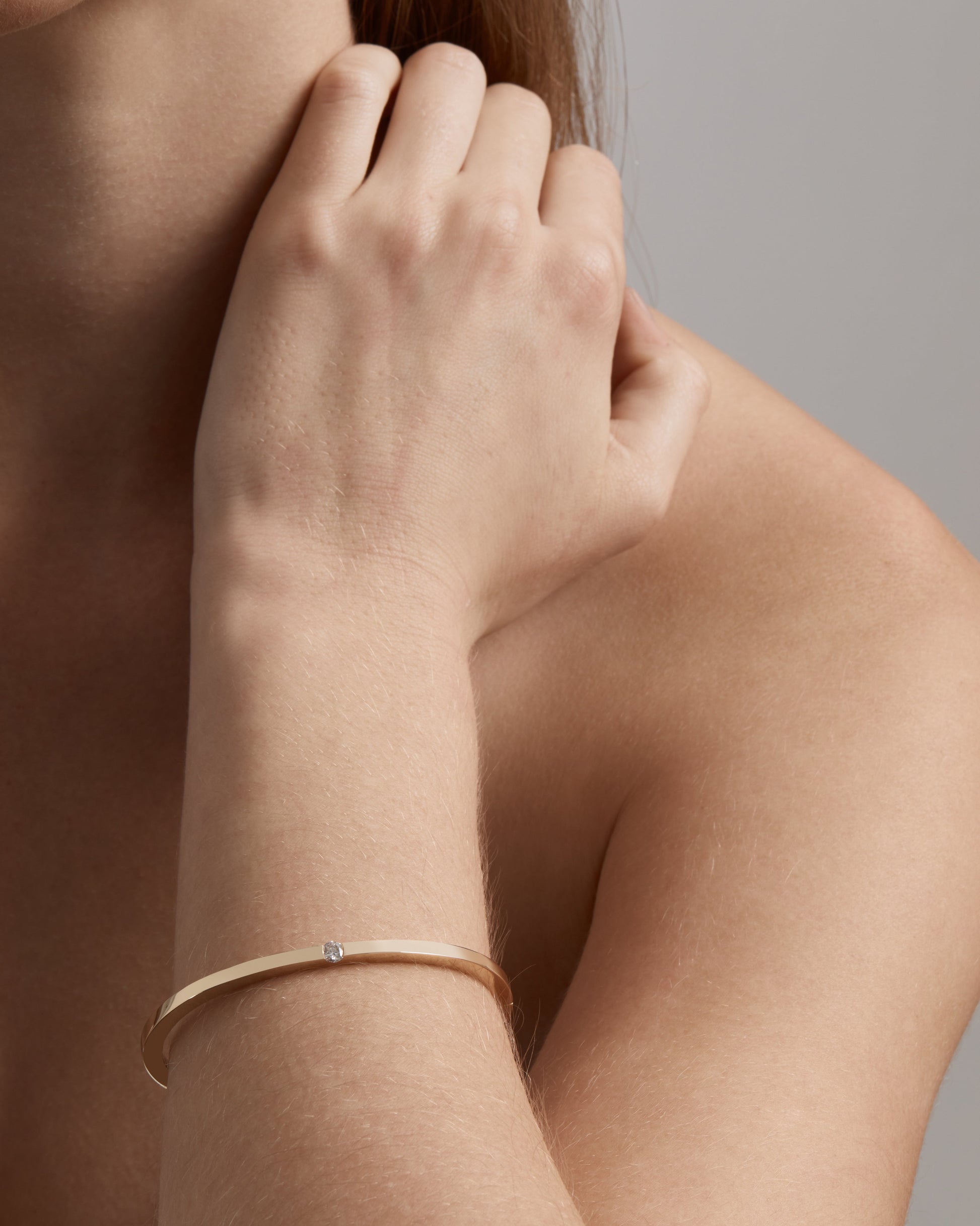 Elegant 0.05 CT Round Lab-Grown Diamond Gold Bangle Bracelet 5