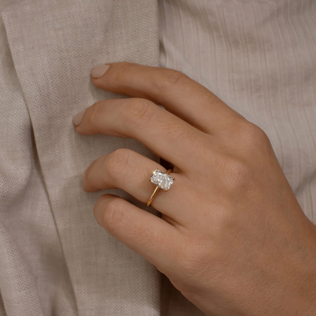 Solitaire-Oval Lab Grown Diamond Engagement Ring