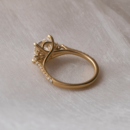 Solitaire-Oval Lab Grown Diamond Engagement Ring
