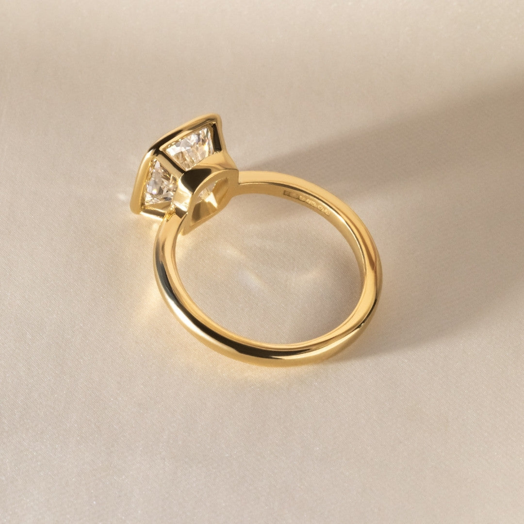 Solitaire-Oval Lab Grown Diamond Engagement Ring