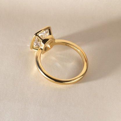 Solitaire-Oval Lab Grown Diamond Engagement Ring