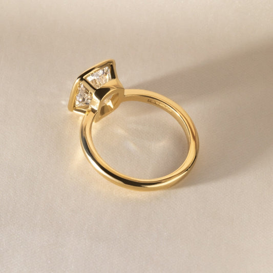 Solitaire-Oval Lab Grown Diamond Engagement Ring