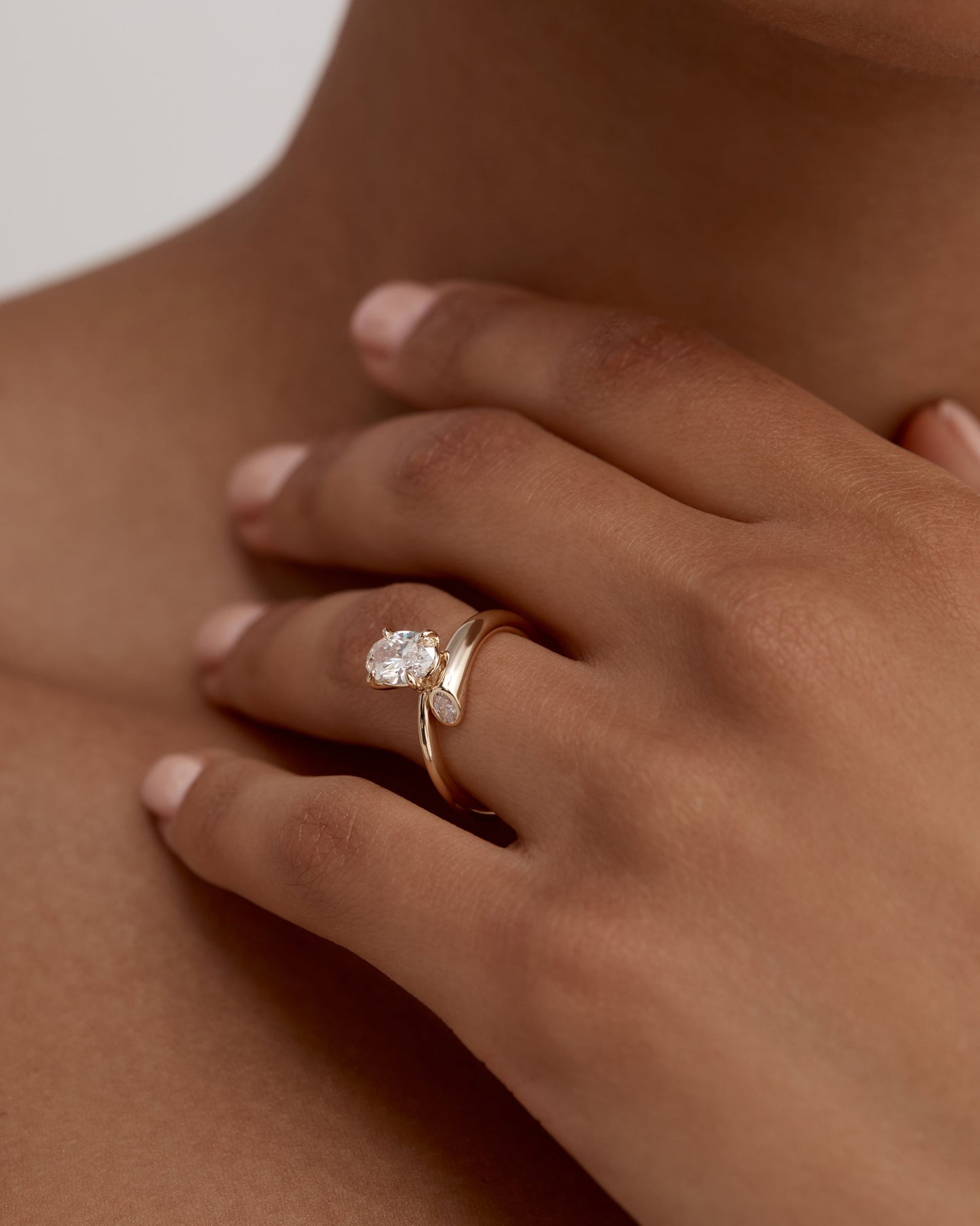 1.0 CT Oval Lab Grown Diamond Swirl Shank Engagement Ring in Gold 3