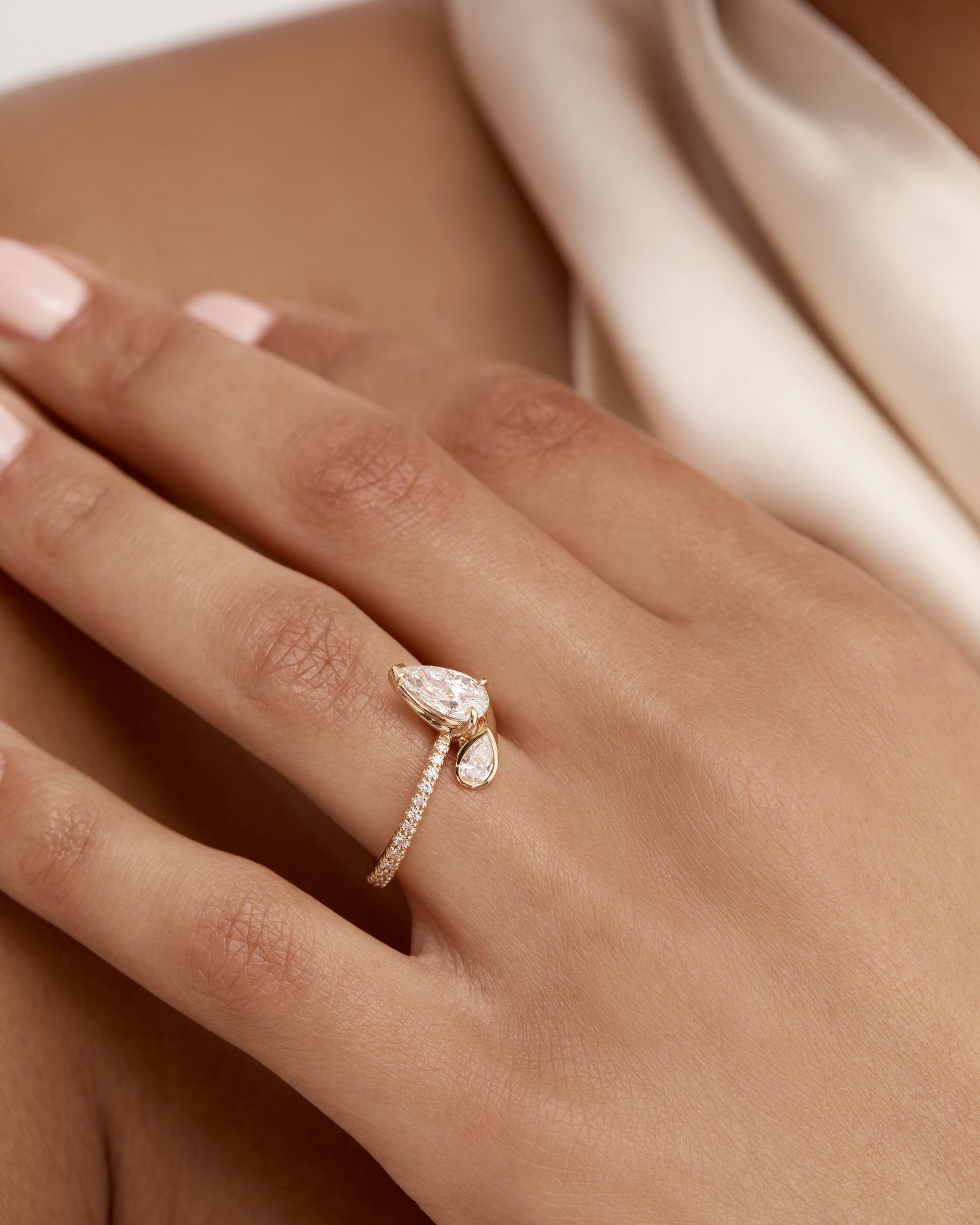 1.0 CT Pear Lab Grown Diamond Swirl Gold Engagement Ring 4