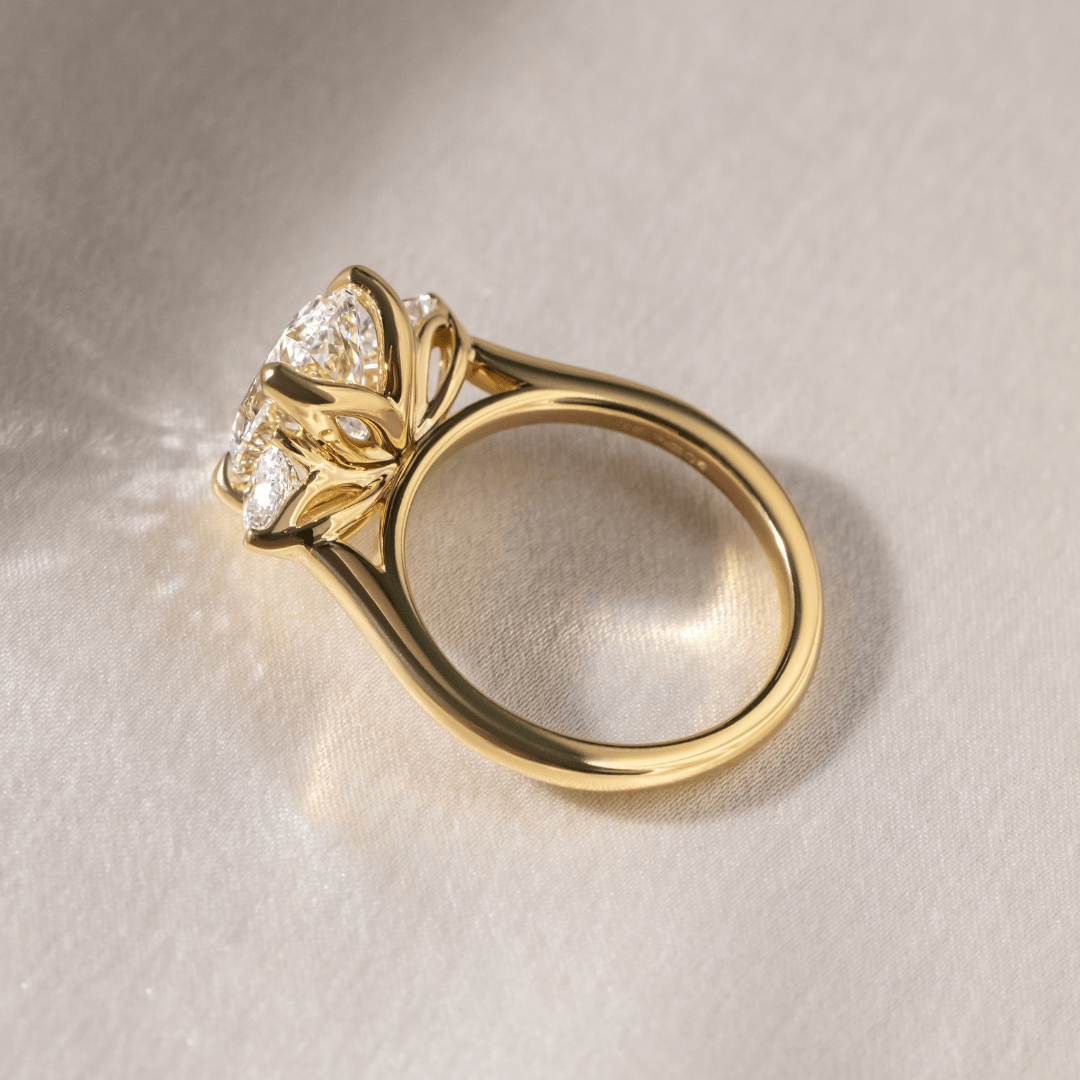 Solitaire-Oval Lab Grown Diamond Engagement Ring