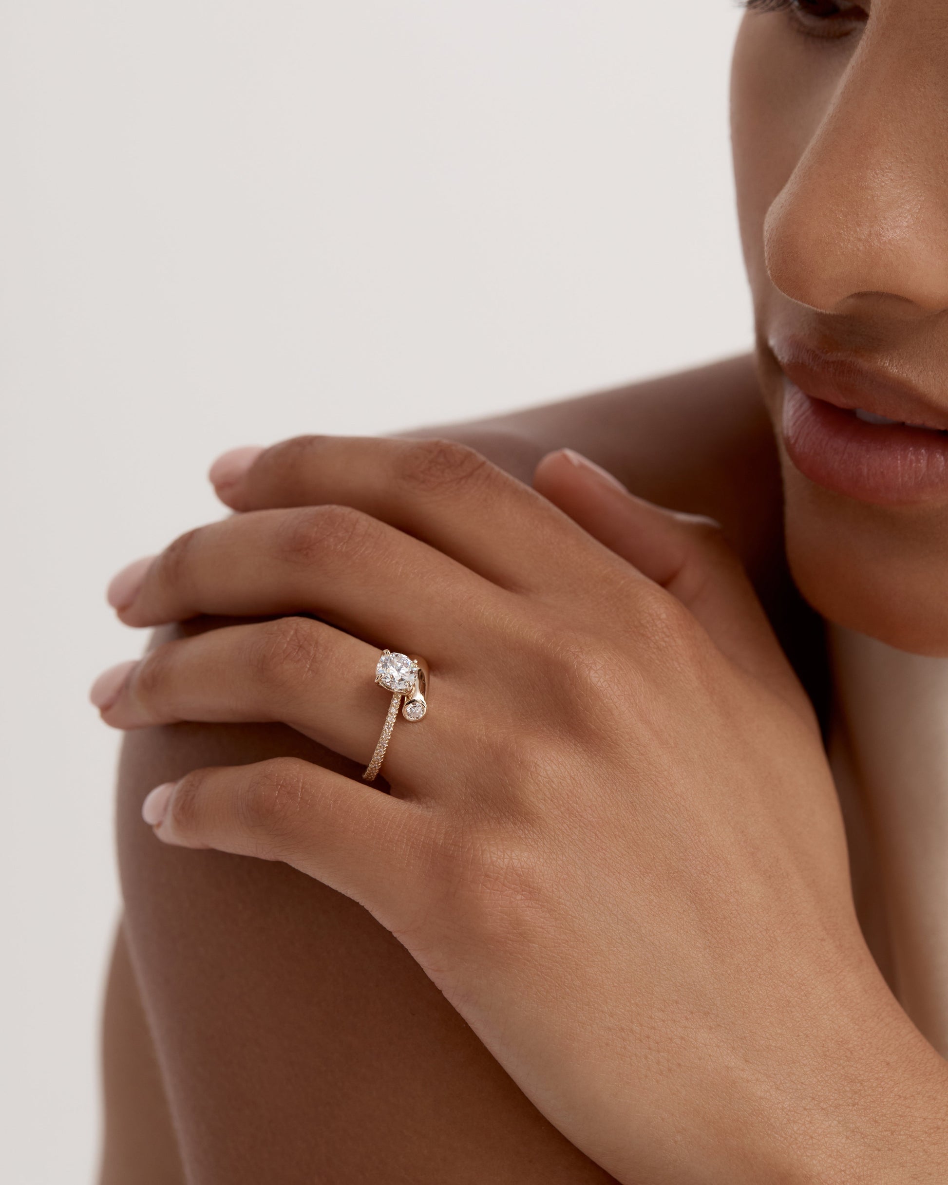 1.0 CT Round Lab Grown Diamond Swirl Engagement Ring in Gold 5