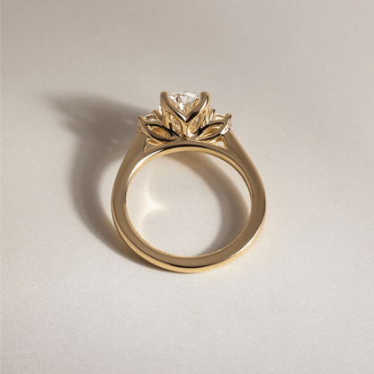 Solitaire-Oval Lab Grown Diamond Engagement Ring