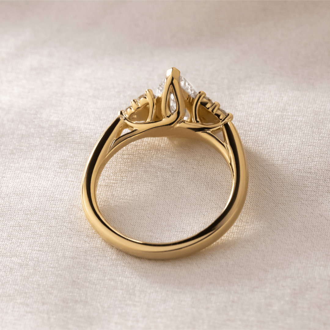 Solitaire-Oval Lab Grown Diamond Engagement Ring