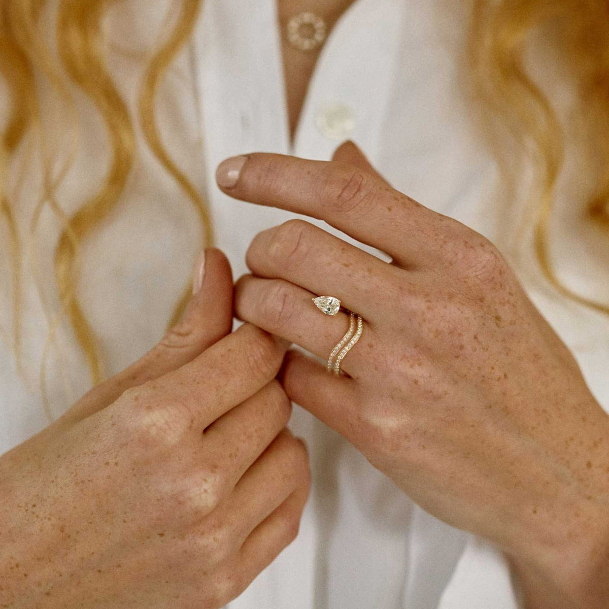 3Serena Weddingband Hover 1407x1407 crop center