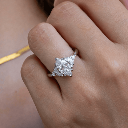 Solitaire-Oval Lab Grown Diamond Engagement Ring