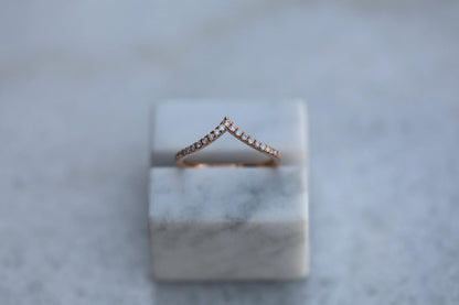 0.225 TCW Round Lab-Grown Diamond V-Curve Wedding Band 2