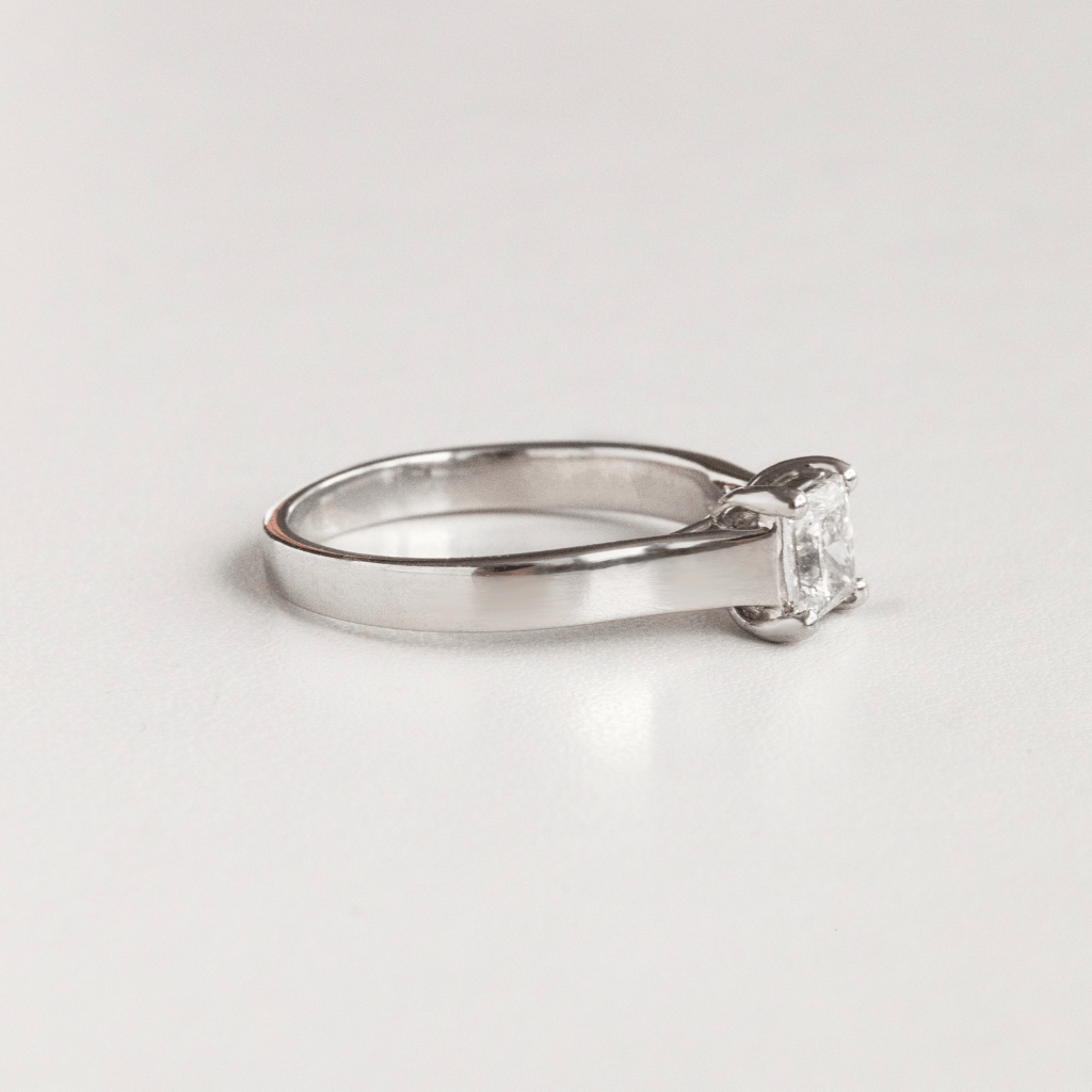 Solitaire-Oval Lab Grown Diamond Engagement Ring