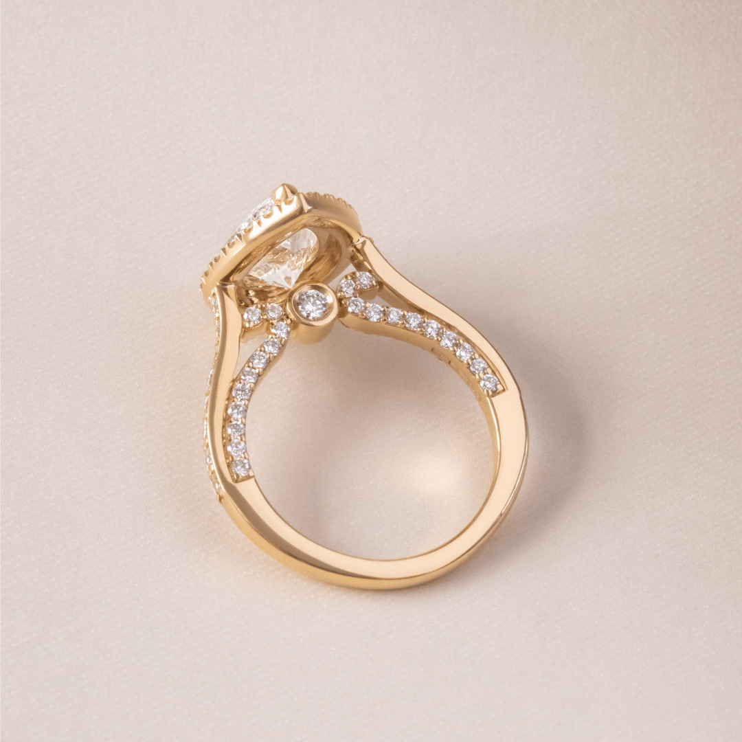 Solitaire-Oval Lab Grown Diamond Engagement Ring