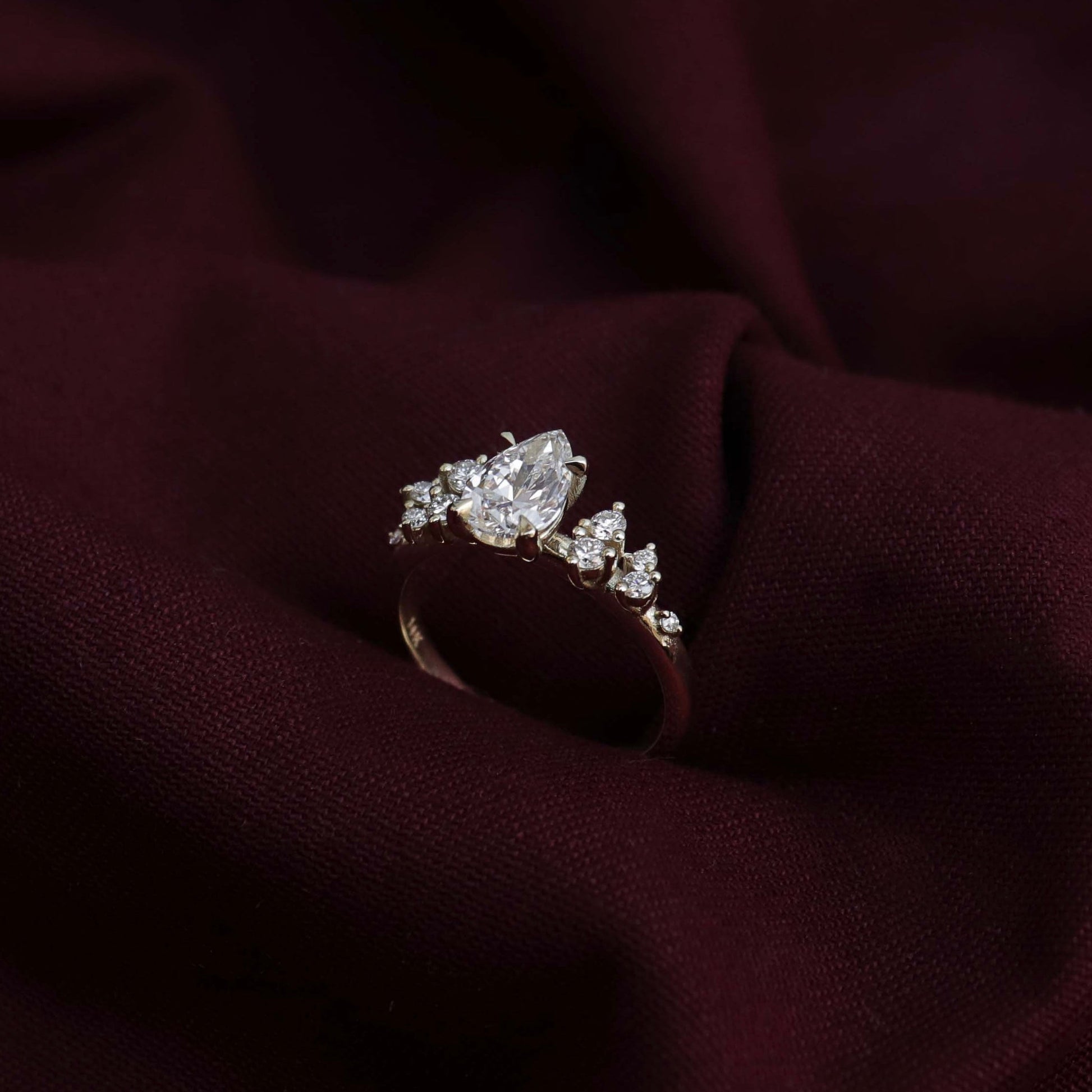 Solitaire- 1.0 CT Oval Moissanite Engagement Ring