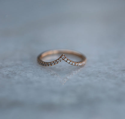 0.225 TCW Round Lab-Grown Diamond V-Curve Wedding Band 1