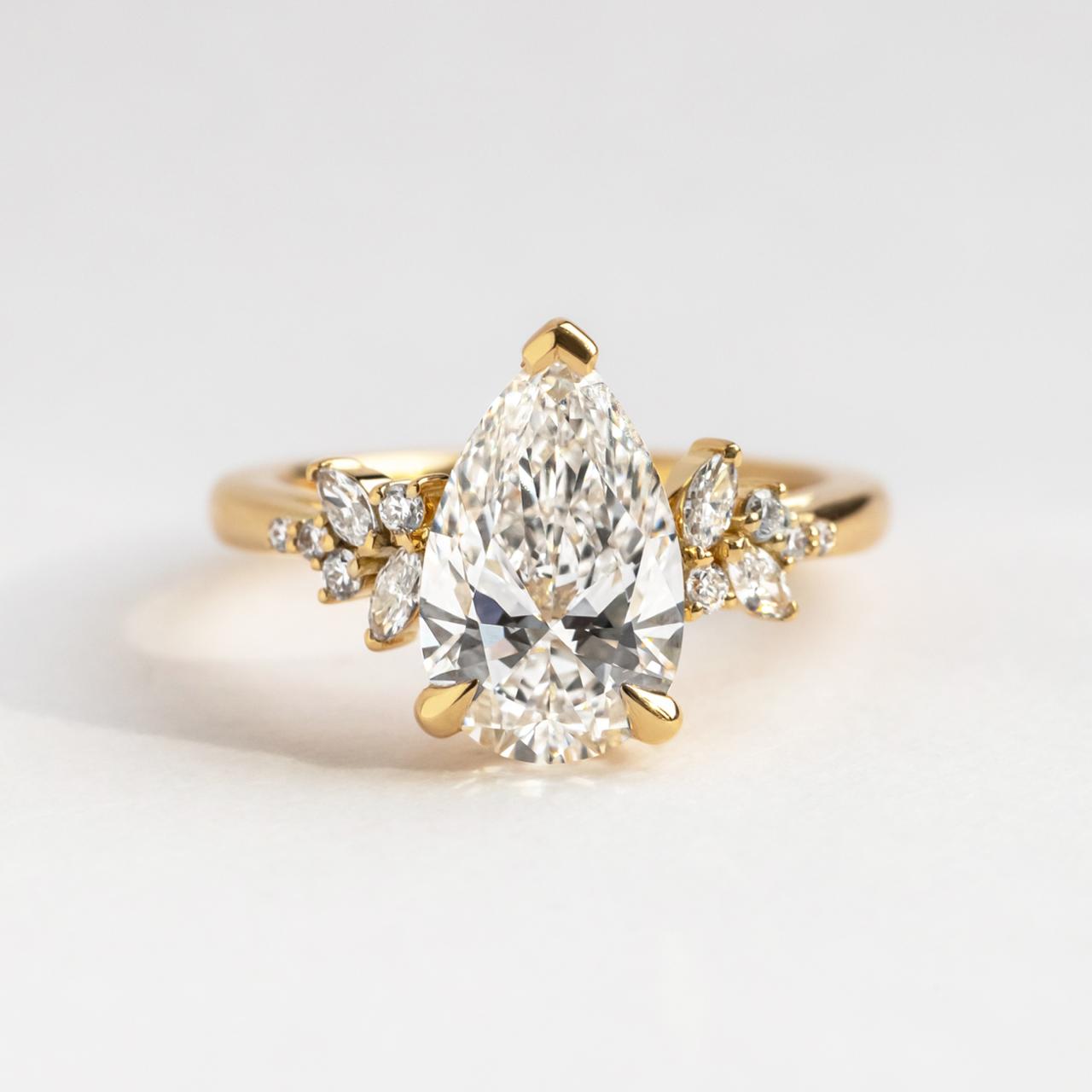 Solitaire-Oval Lab Grown Diamond Engagement Ring