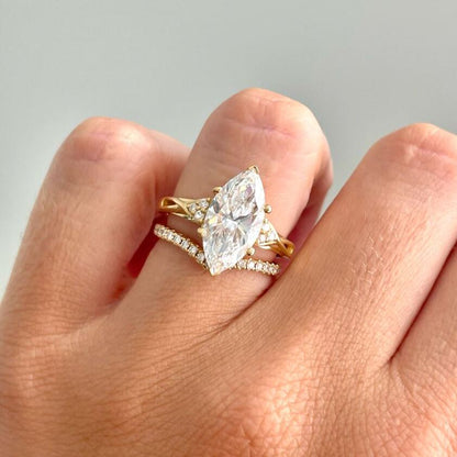 Solitaire-Oval Lab Grown Diamond Engagement Ring