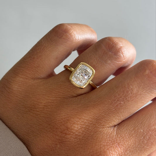 Solitaire-Oval Lab Grown Diamond Engagement Ring