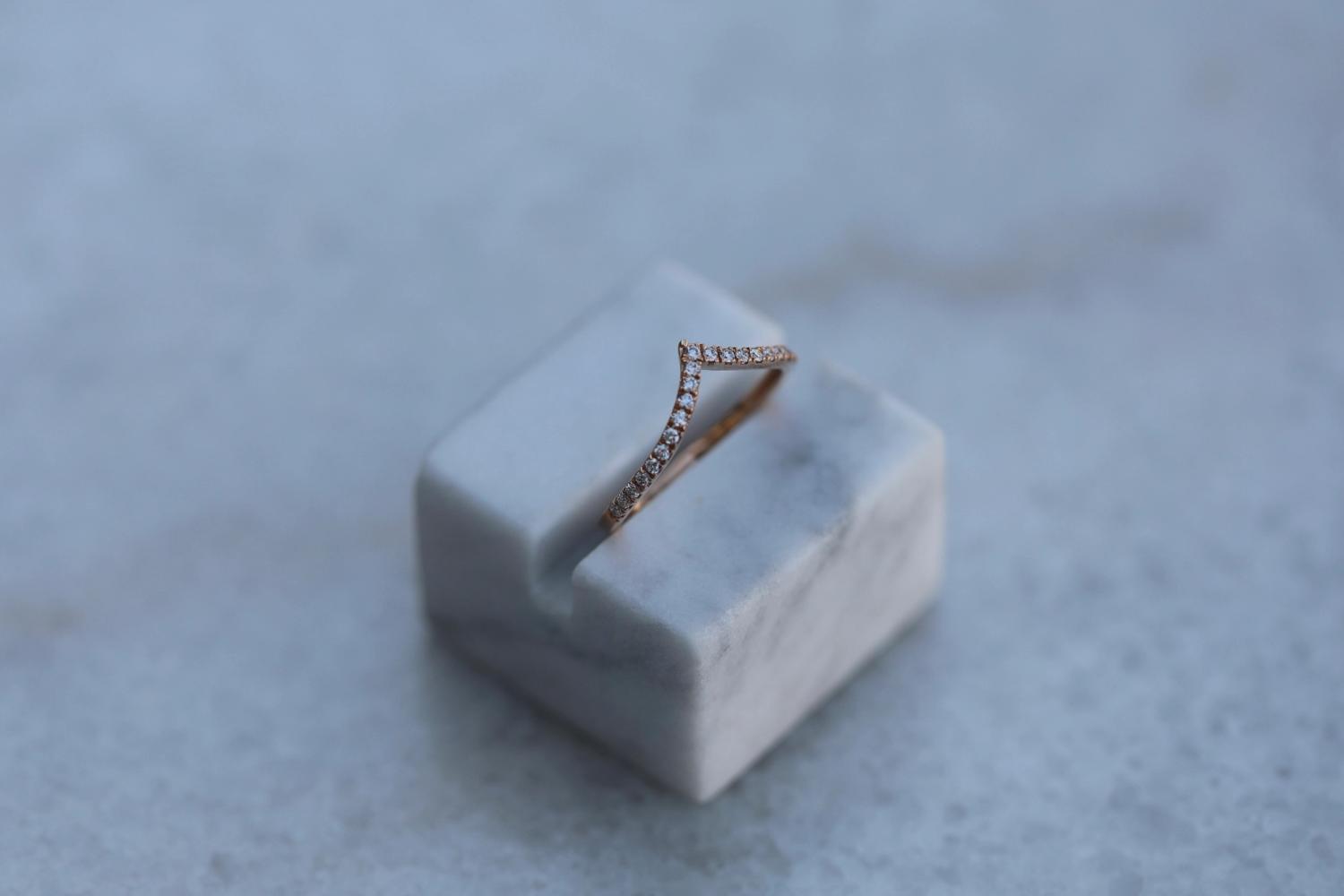 0.225 TCW Round Lab-Grown Diamond V-Curve Wedding Band 3