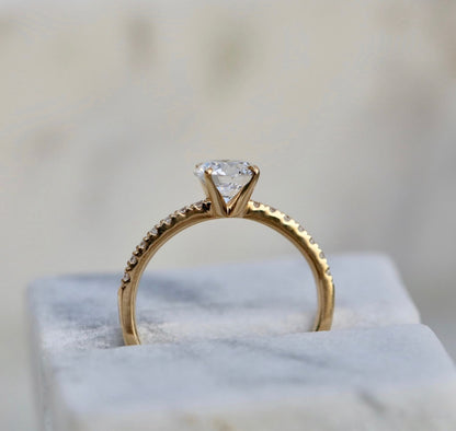 0.85 CT Round Cut Pave CVD E/VS1 Diamond Engagement Ring 4