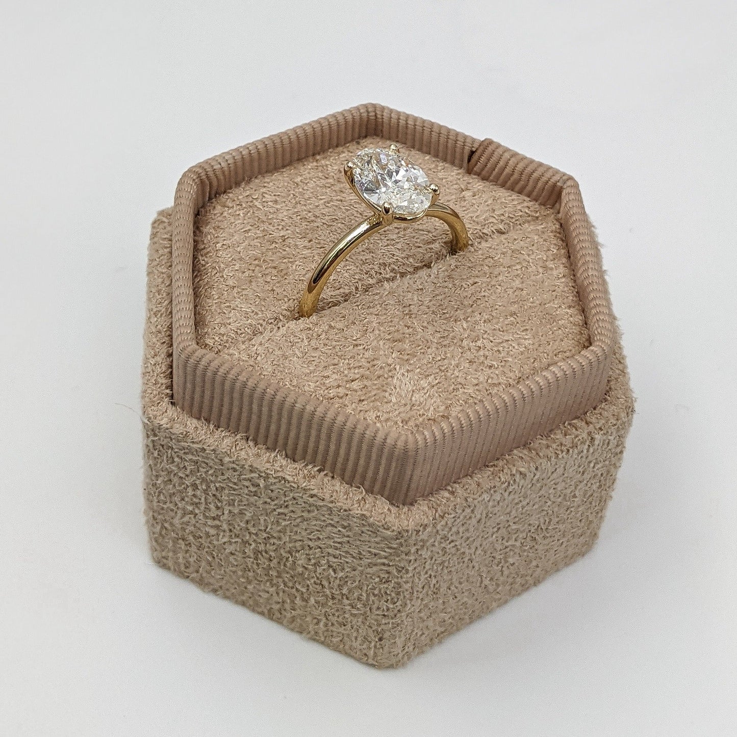 1.5 CT Oval Lab-Grown Diamond Solitaire Engagement Ring in Elegant Gold Setting 4