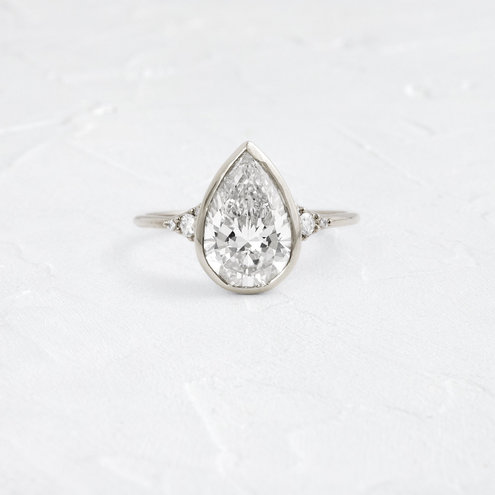 Solitaire-Oval Lab Grown Diamond Engagement Ring
