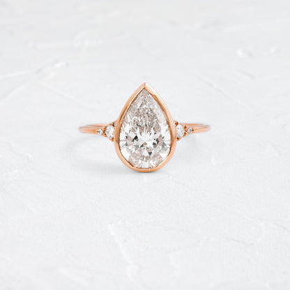 Solitaire-Oval Lab Grown Diamond Engagement Ring
