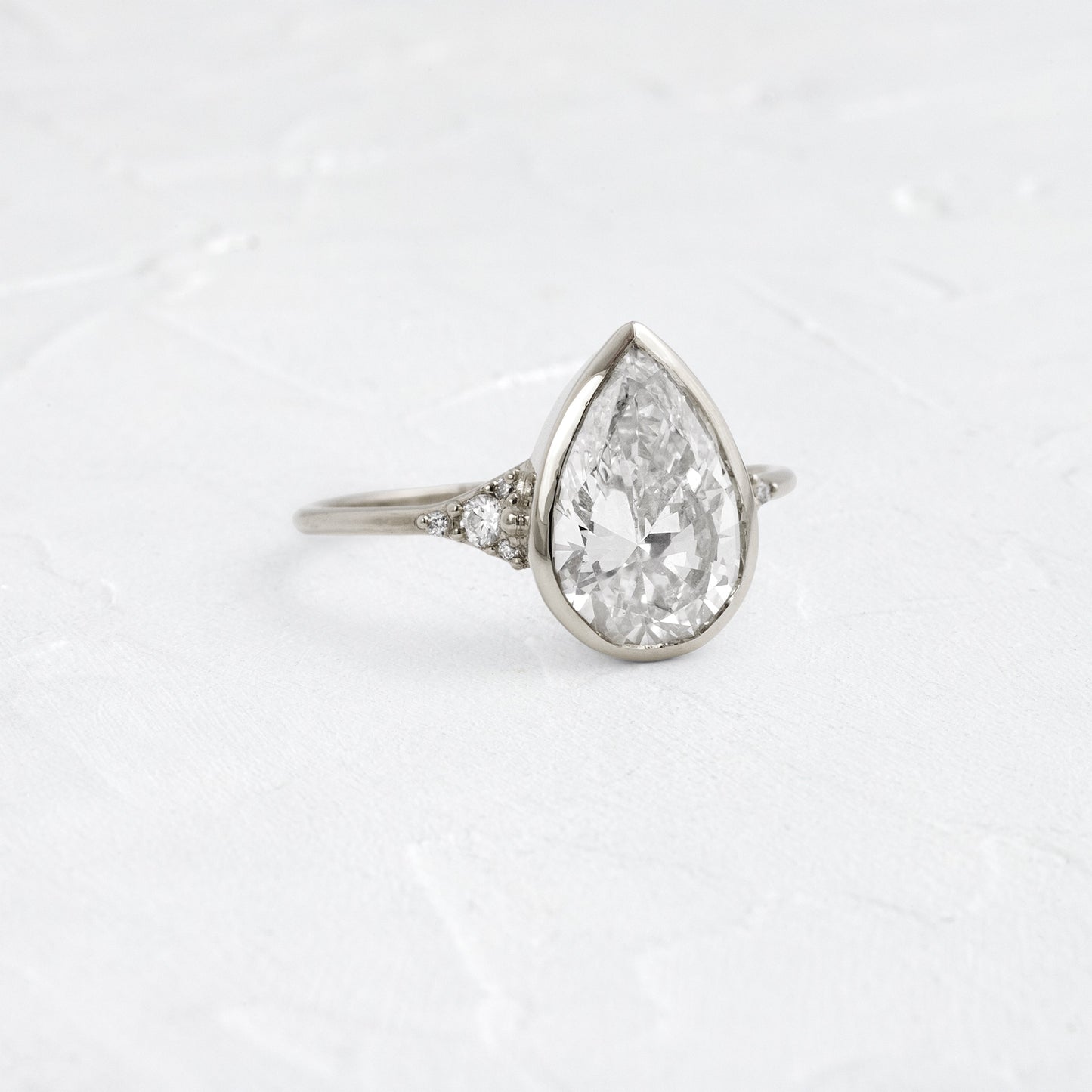 Solitaire-Oval Lab Grown Diamond Engagement Ring