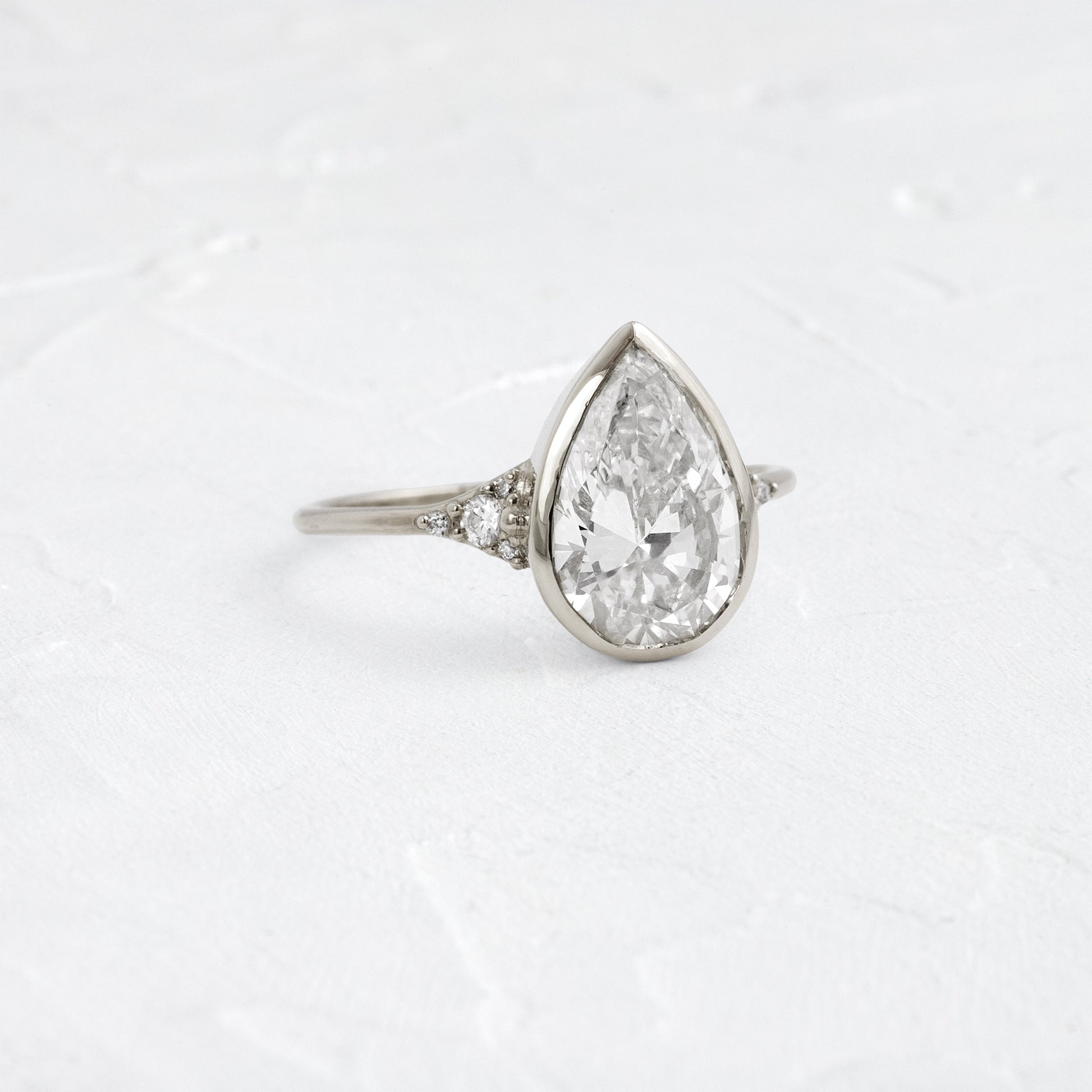 Solitaire-Oval Lab Grown Diamond Engagement Ring