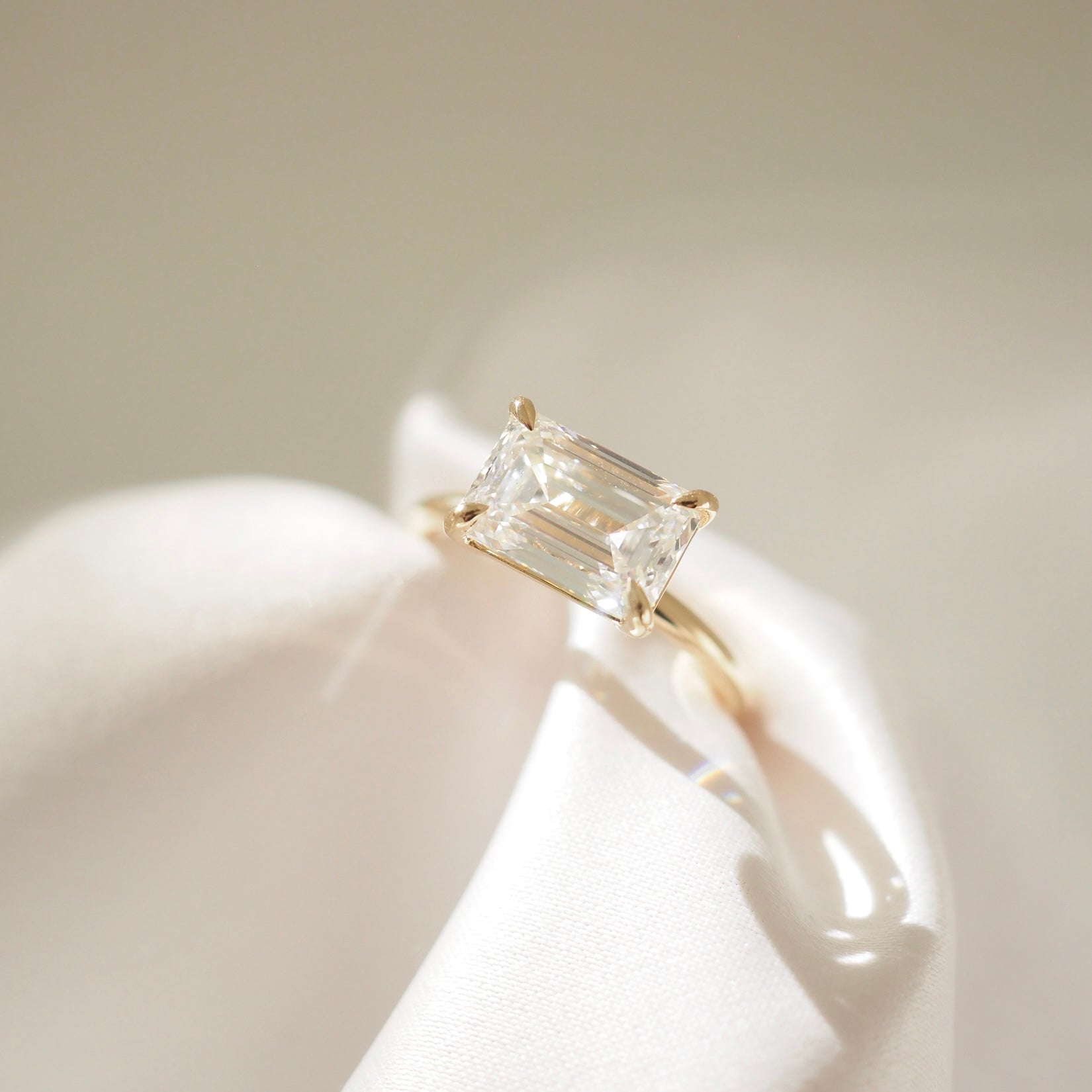 Solitaire-Oval Lab Grown Diamond Engagement Ring